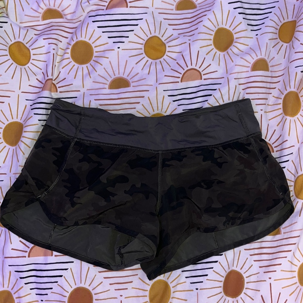 Lululemon speed up camo shorts 2.5 length